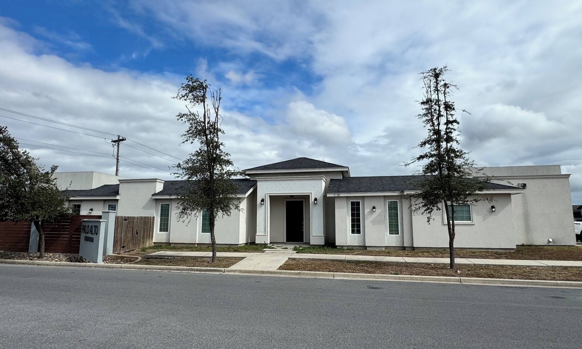 Brownsville House | Comfy home in olmito, close to hwy minutes from space x SPI