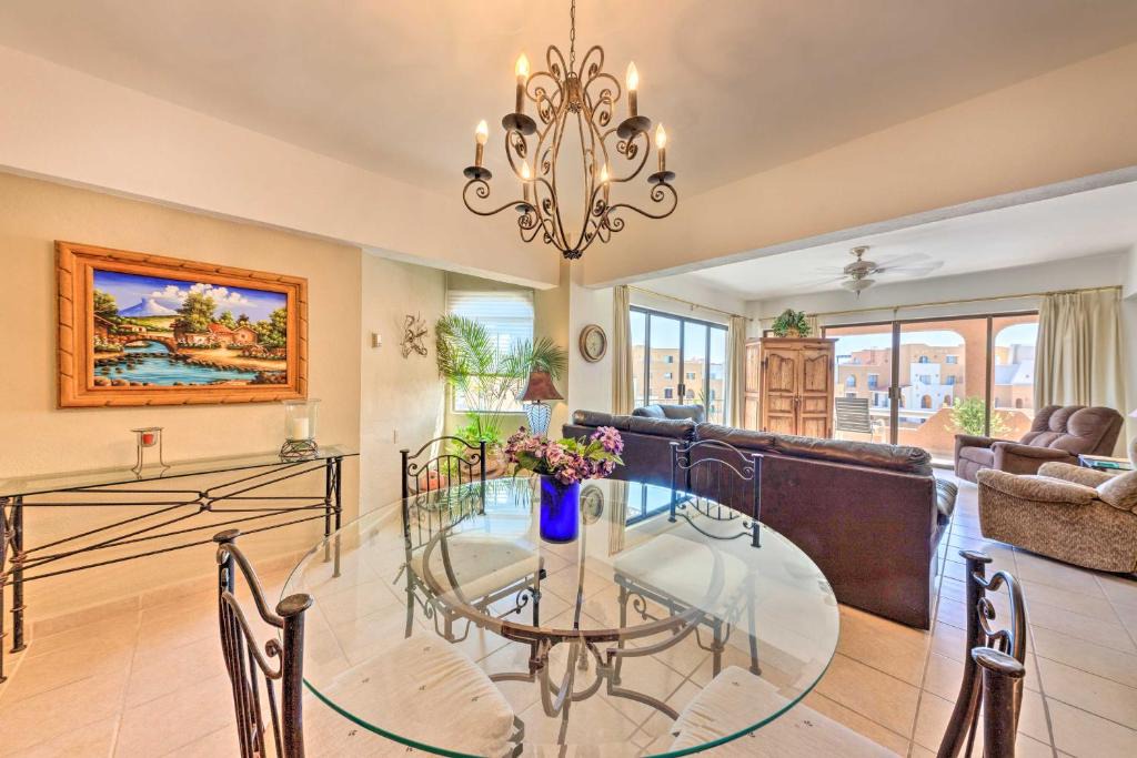 Centro House | Condo in Plaza Nautica < 1 Mile to The Arch!