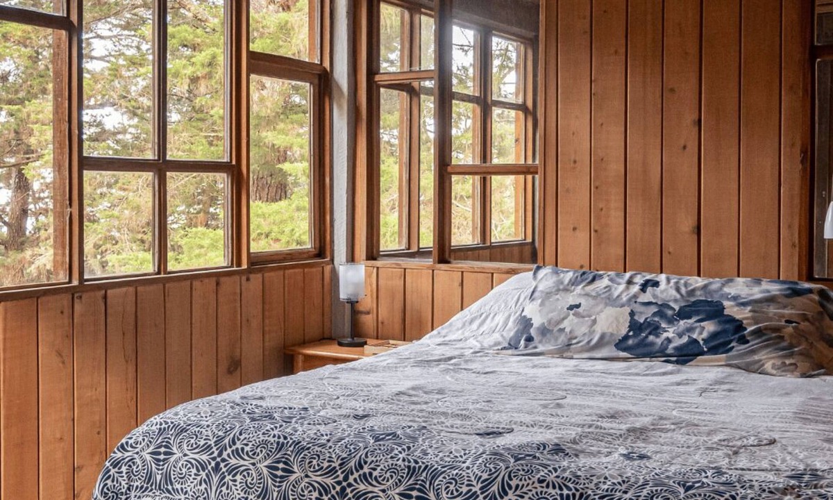 Santa Catarina Barahona Cabin | Cozy Forest Cabin w/Fire Pit Gated Community - Near Guatemala City