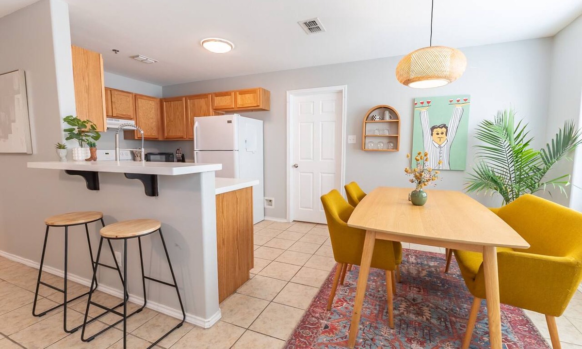 McAllen Apartment | Cozy King Bed in McAllen - Walking distance to HEB and near the Mall!