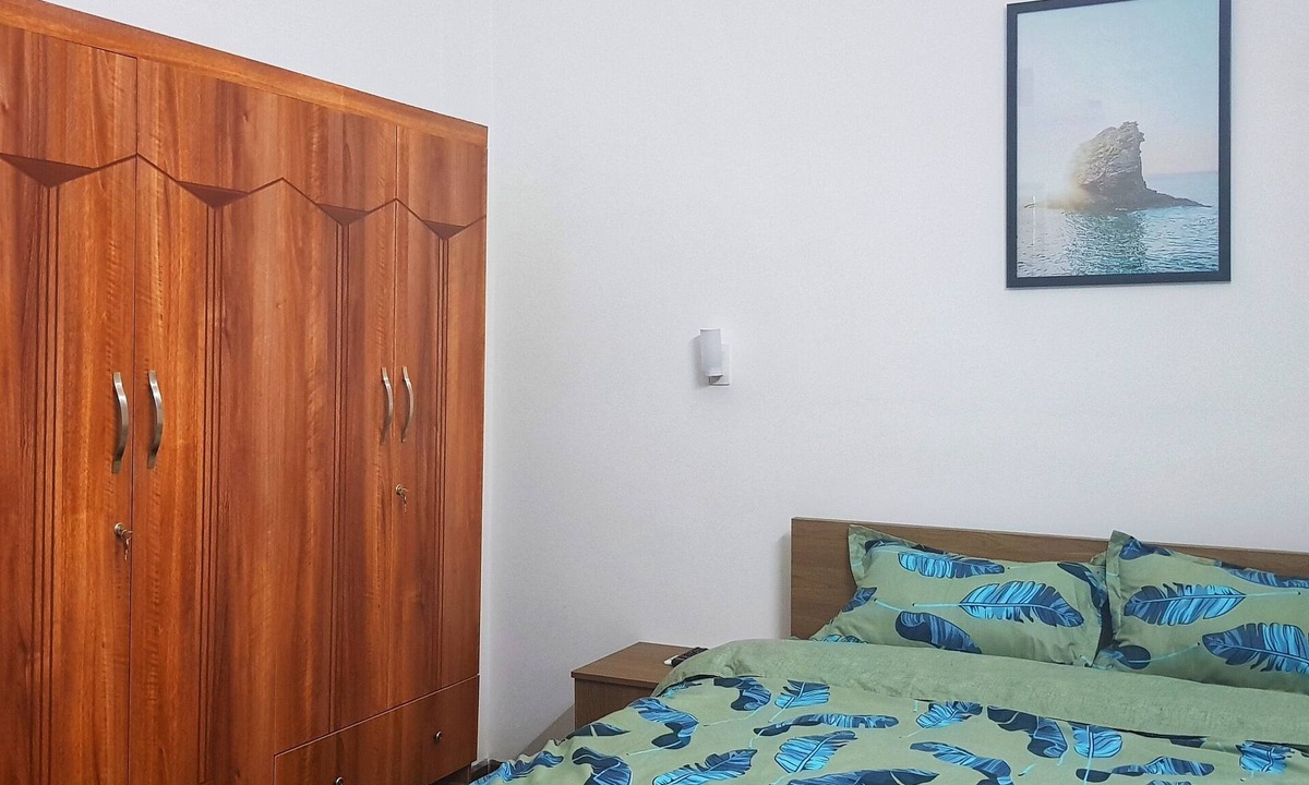 Hai Chau House | Cozy Queen Bedroom & Balcony in friendly Homestay Linterna