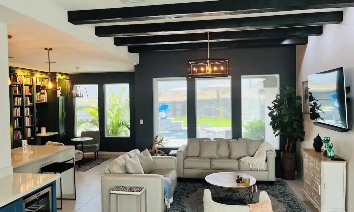Mission House | Cozy stay in Mission - With Pool & Patio