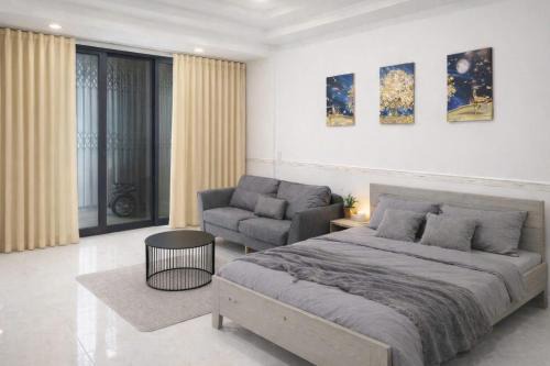 District 10 Apartment | Cozy Studio, Ground Floor Shared Kitchen Available