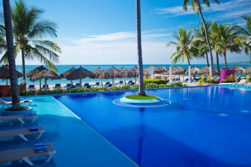 North Hotel Zone Resort | Crown Paradise Club Puerto Vallarta All Inclusive