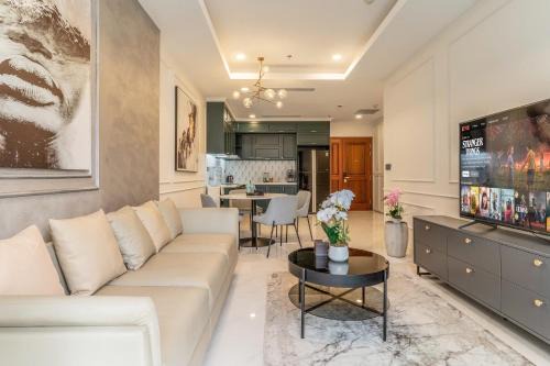 Little Japan Apartment | De Lux Madison Best Central 2 Bedrooms 2 Baths, Pool Gym