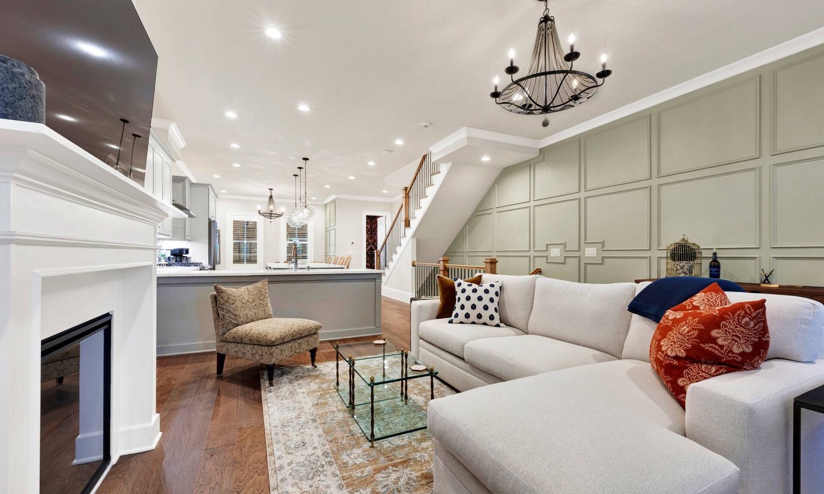 Hitch Village - Fred Wessels Homes House | Designer Eastern Wharf Townhouse | Monkey Bath | Walk Everywhere