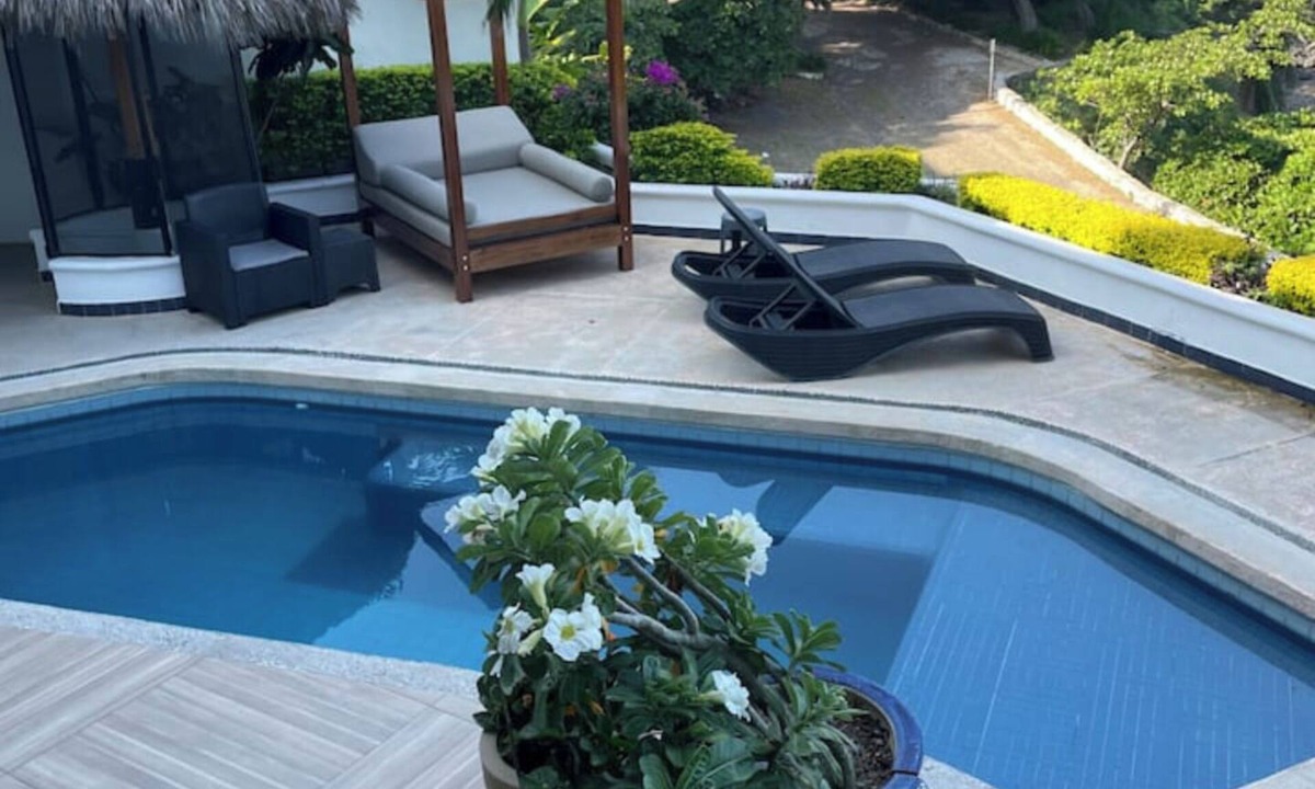 Las Hadas House | Discover a serene gateway!