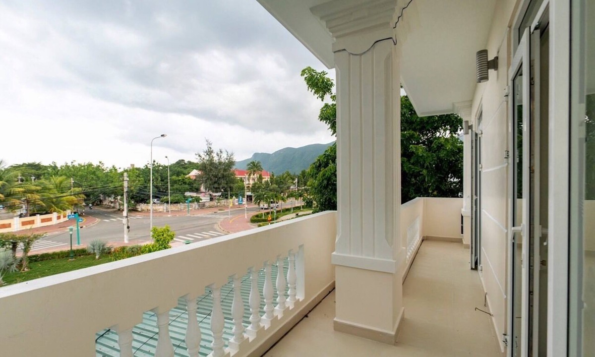 Con Son Hotel | DOUBLE ROOM - 50m TO THE BEACH