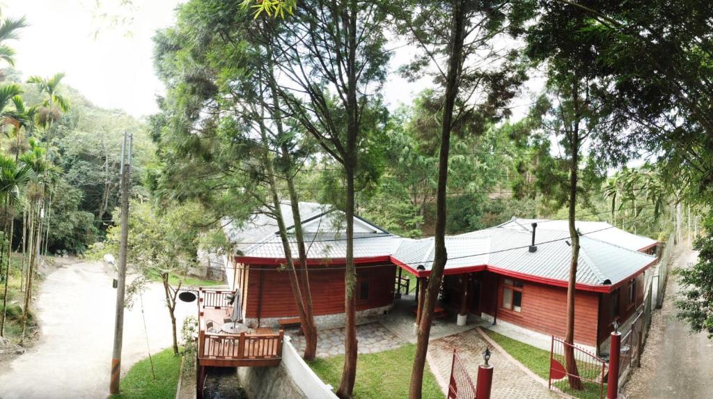 Dongshi District Ski Chalet | Dreamwood Lodge 夢木小屋