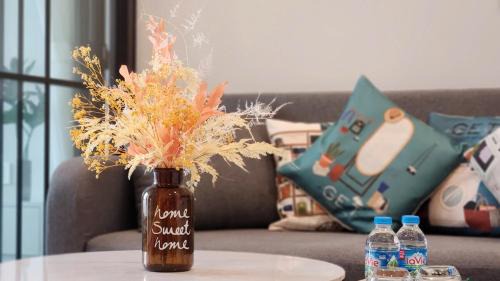 Van Giang Apartment | Ecopark Lushy Stay - Sunny Color