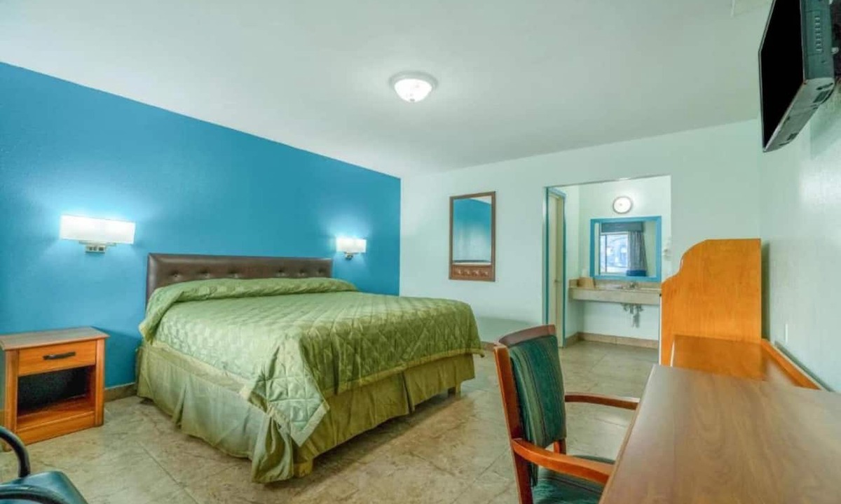 Edinburg Apartment | Edinburg, TX|King Bed|Smoking