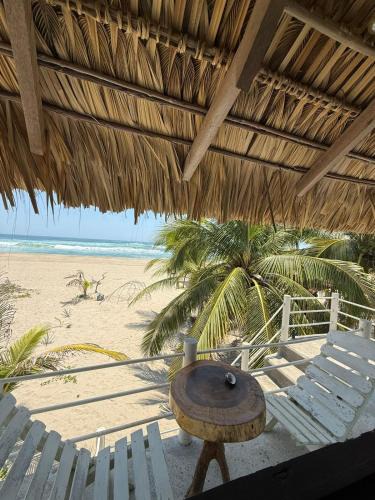 Villa de Tututepec de Melchor Ocampo House | El Paraiso Chacahua Eco stay frente al mar Biolumincencia experiencia local natural en Chacahua