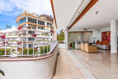 Conchas Chinas House | Elegant oceanview penthouse with private rooftop jacuzzi, pools & spa access