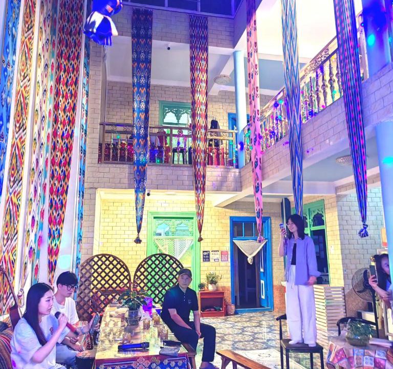 Kashgar Bed & Breakfast | Ella International Hostel Kashgar-Near Old Town Carpool, Private Car Service-Local and cross-border travel arrangements-Bar, Café Group Meals, Party Activities
