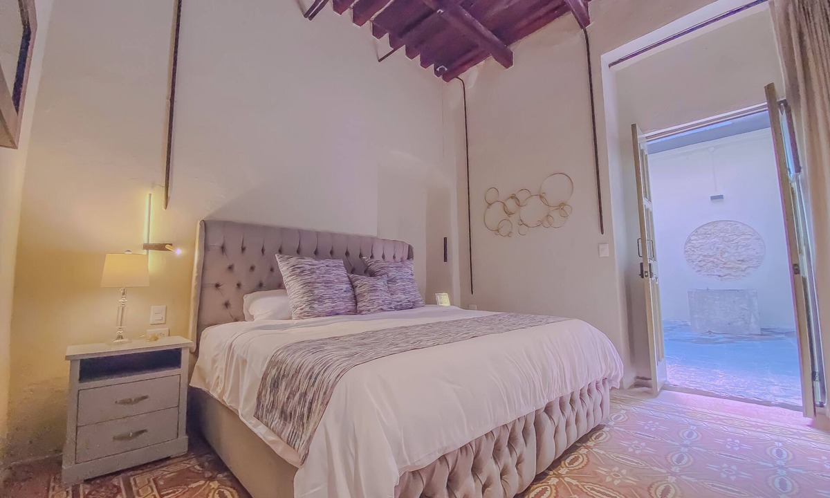 Puebla Historic Center Apartment | Enchanting suite with WiFi, King size-bed in Puebla. excellent location.