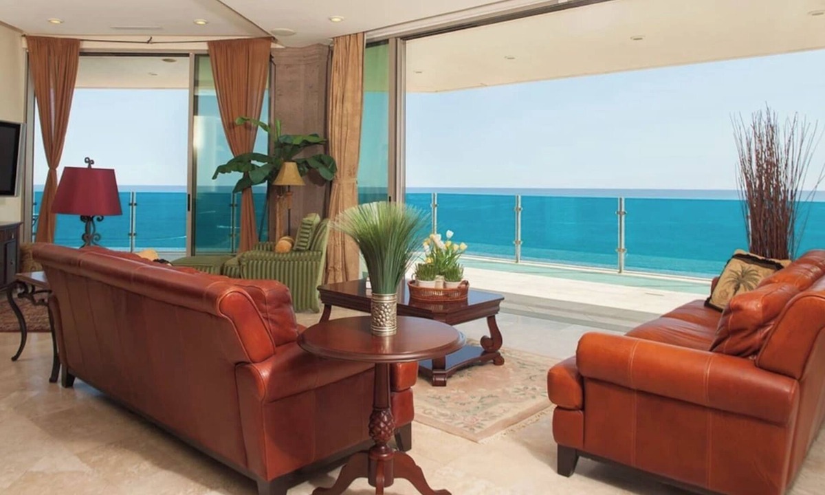 Sandy Beach Condo | End Unit Penthouse at Esmeralda Private Jacuzzi