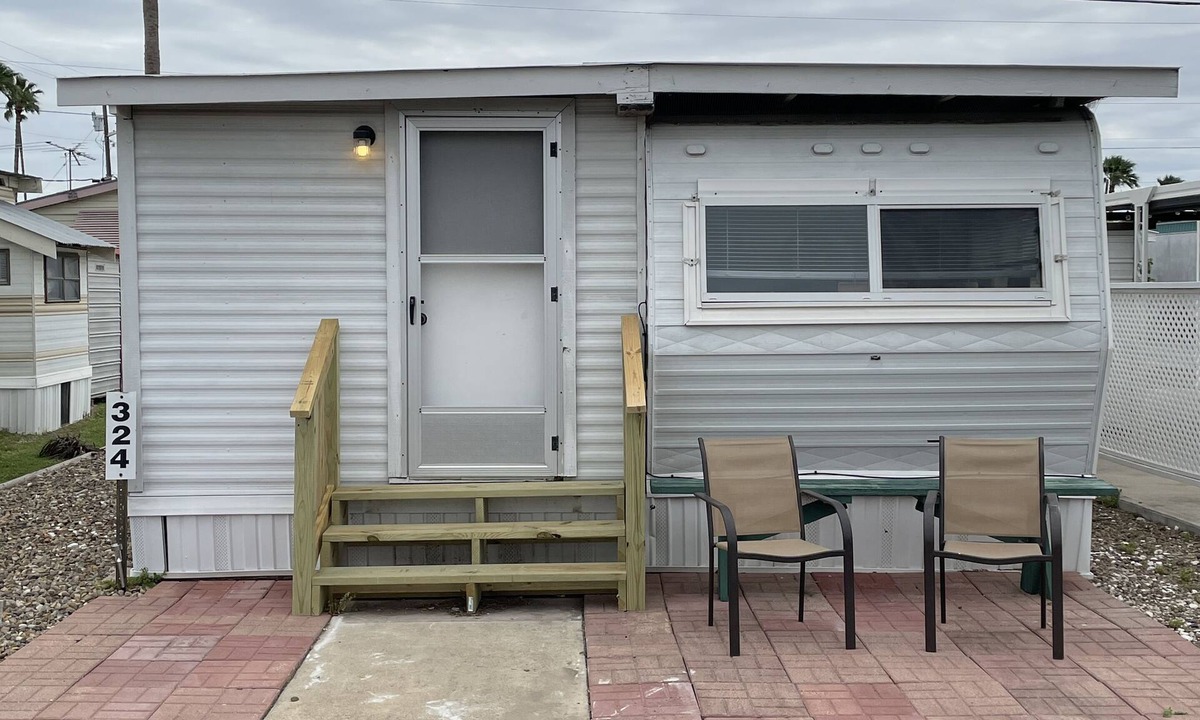 Weslaco House | Escape The Stress at Magoo's Magic Valley pet's ok! Cozy 1/1 house in RV resort!