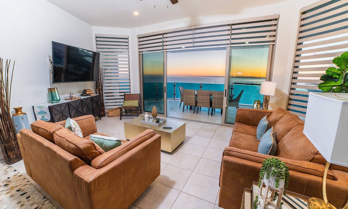 Sandy Beach Condo | Esmeralda Beach Resort 3 Bedrooms Condo B 1202