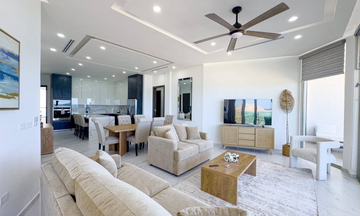 Sandy Beach Condo | Esmeralda Beach Resort 3 Bedrooms Condo C 1102