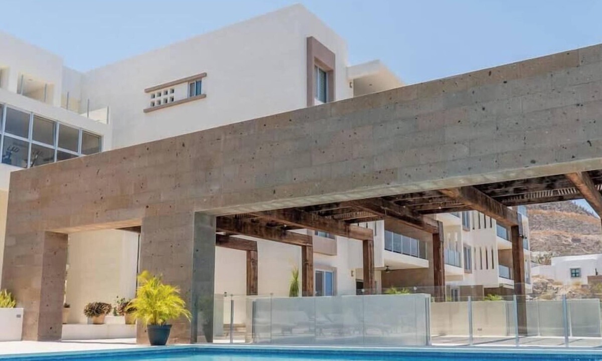 La Paz Condo | Everything Nearby Beach, Pool, Gym, Tennis