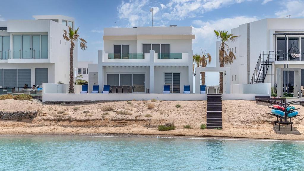 La Choya House | Exclusive: Casa Atardecer with Stunning Laguna Views at Islas Del Mar