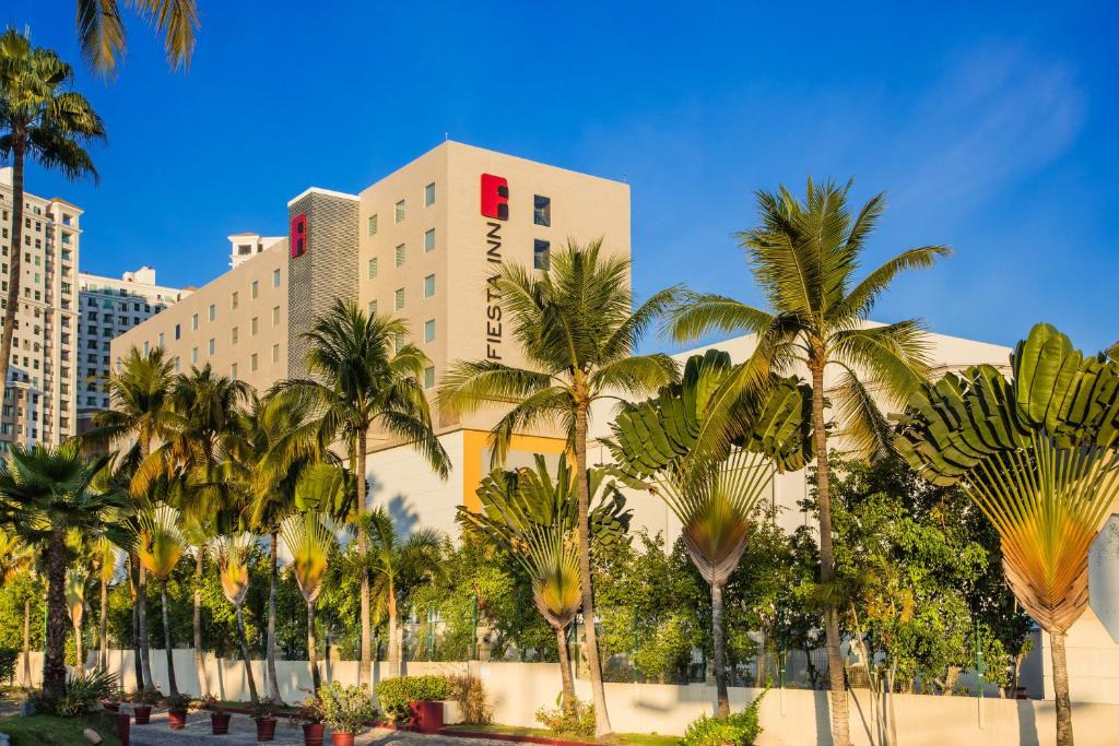 South Hotel Zone Hotel | Fiesta Inn Puerto Vallarta Isla