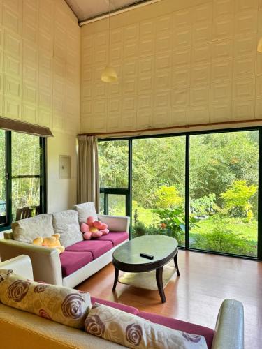 Jianshi Villa | Flower Field Terrace B&B
