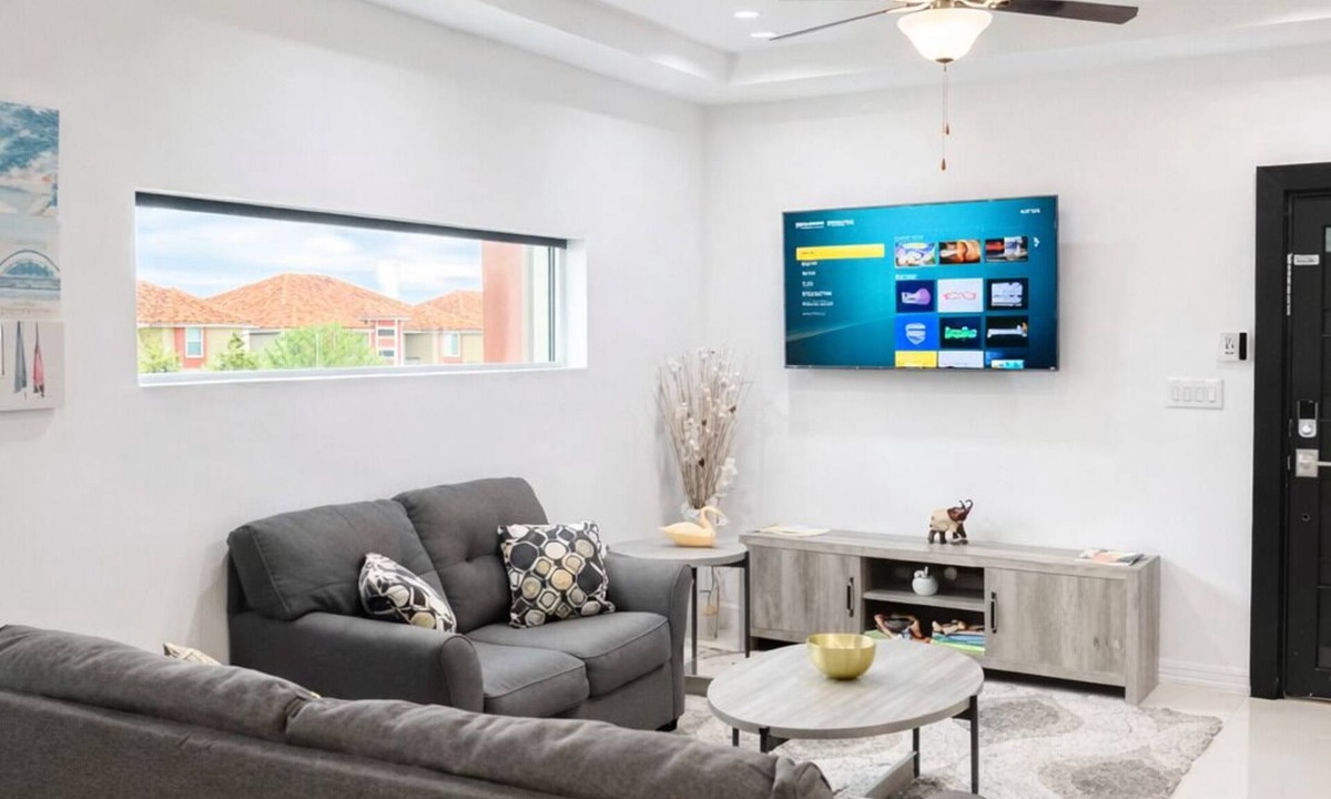 McAllen Condo | Fully Furnished 3BR/2BA Condo with Balcony. Close to Airport, Shopping & Dinning