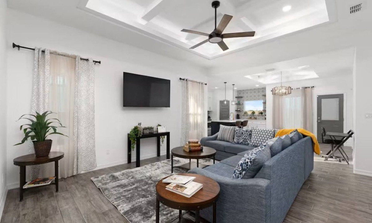 Edinburg House | Furnished 3BR/2BA Monthly King Bed Workspace + Backyard Near Hospitals