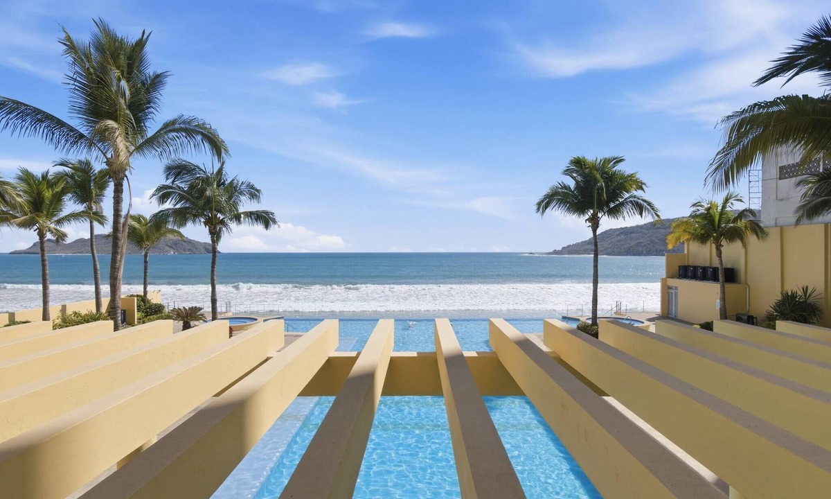 Zona Dorada Apartment | Gavias Golden | 3 Bedrooms, Beach, Pool & Gym