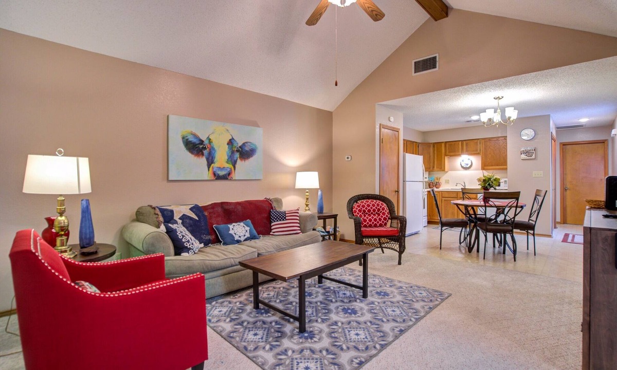 Harlingen House | Golf, Quiet, king and Queen Suite, Winter Texans, Seasonal, Monthly Rentals