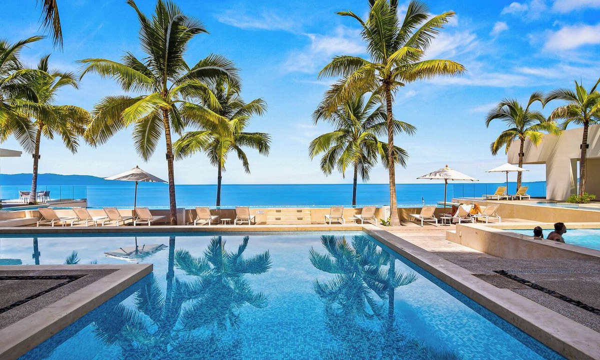 Las Glorias Apartment | Gorgeous 1BR with Pools & Sea Views