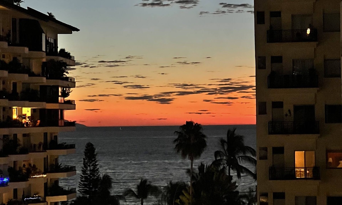 Emiliano Zapata Condo | Gorgeous Luxury 3 Bedroom Penthouse right by Los Muertos Beach