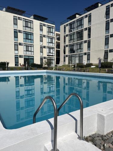 Chantepec Apartment | Gran departamento con alberca, terraza y vista a lago en Lago Luna - 5 minutos de Chante Spa
