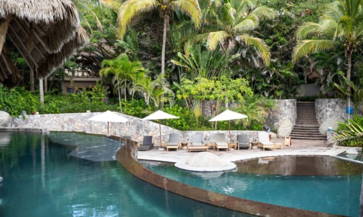 La Puntilla Villa | Grand 6BR Oceanfront Villa With Lush Jungle Views