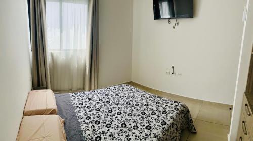 Villahermosa House | Habitación con cama matrimonial
