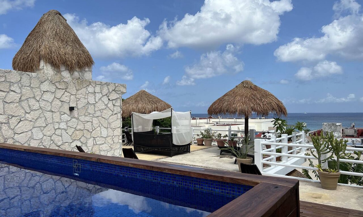 Colonia Centro Hotel | Heart of Cozumel: Modern Suite with Pool, Steps from the Sea