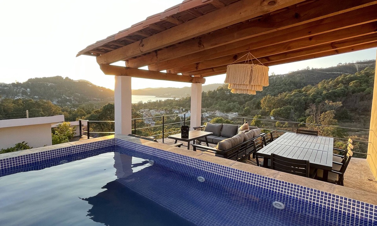 Valle de Bravo House | Hermosa casa acogedora con alberca y terraza con vistas espectaculares al lago