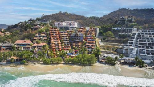 Zihuatanejo Resort | Hilton Grand Vacations Club Zihuatanejo