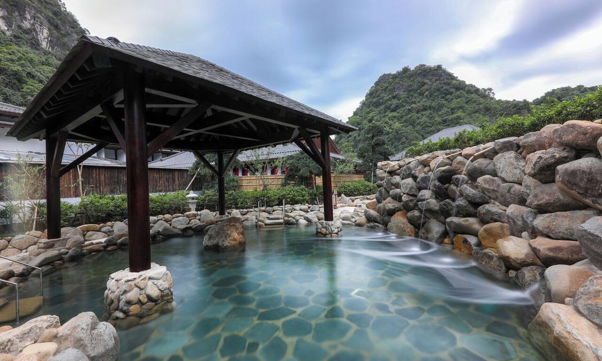 Cam Pha Hotel | Hilton Quang Hanh Onsen Resort
