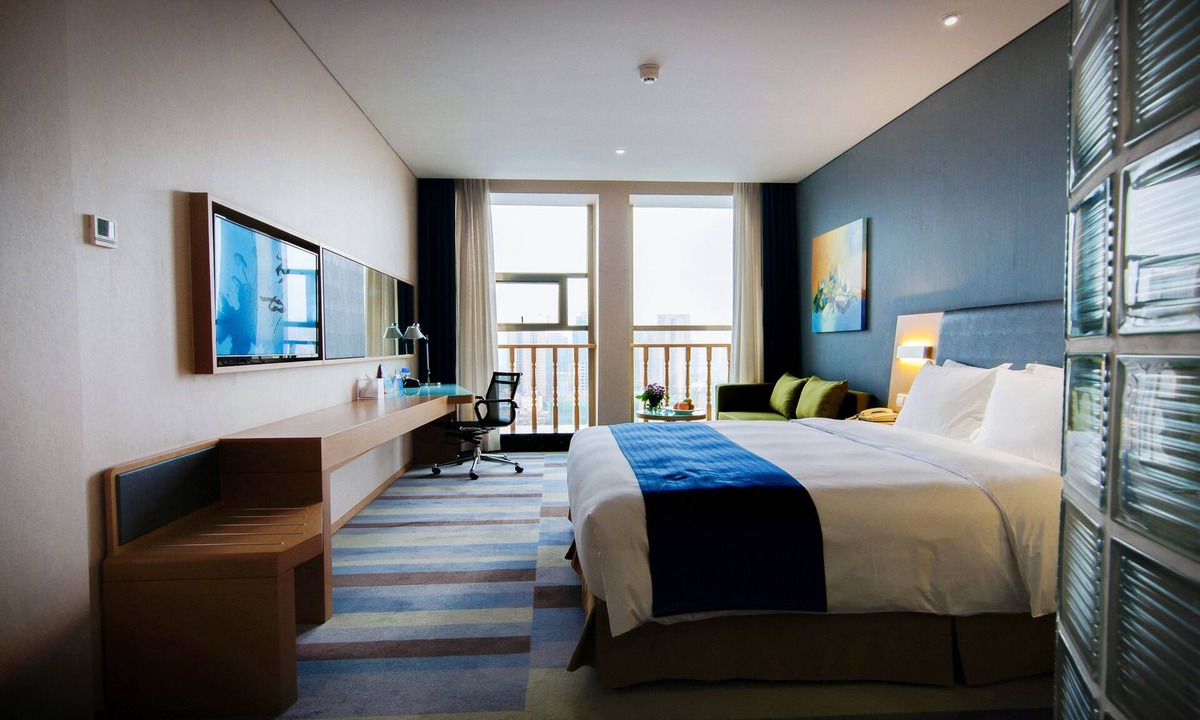 Shizhong District Hotel | Holiday Inn Express Leshan City Square by IHG