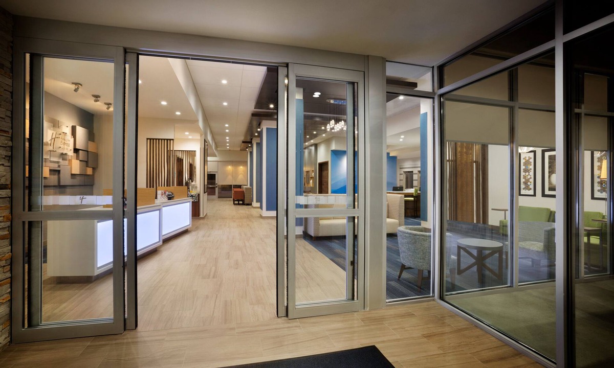 McAllen Hotel | Holiday Inn Express & Suites McAllen - Medical Center Area by IHG