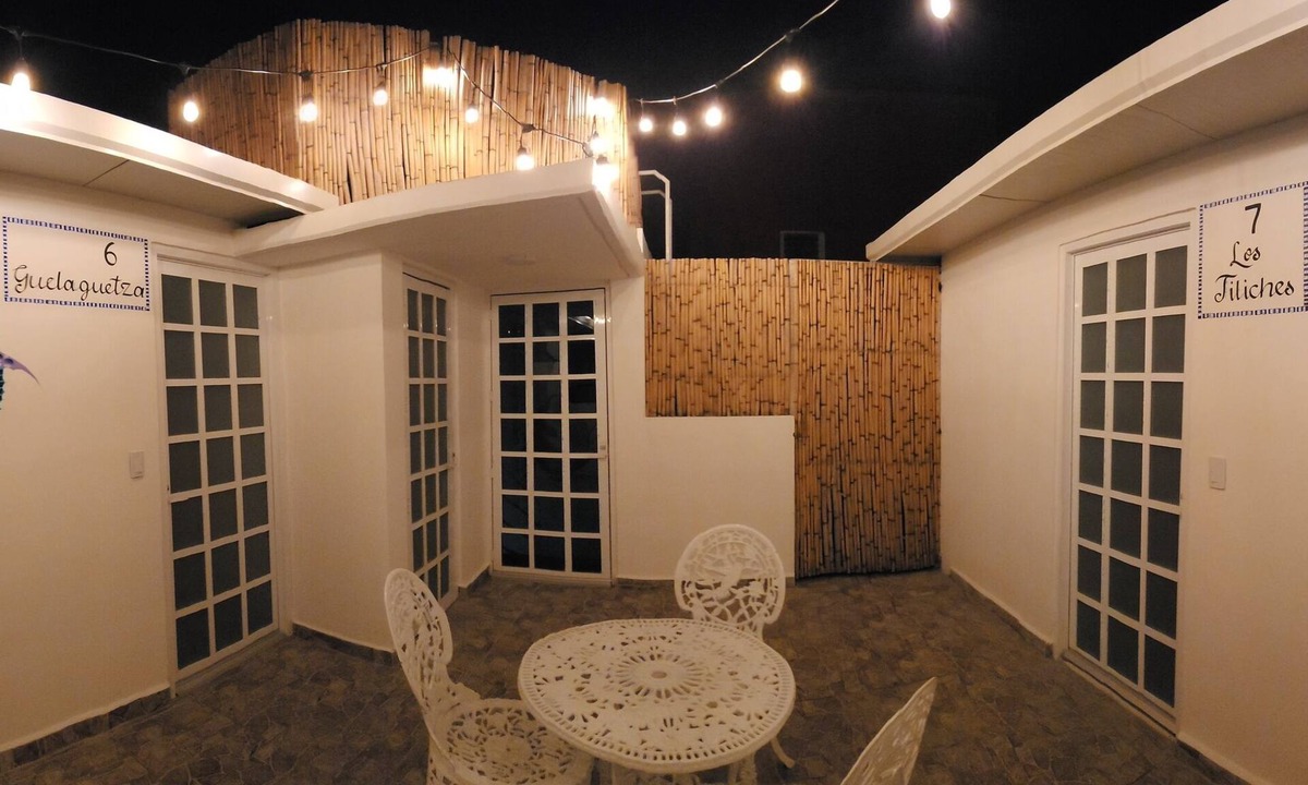 Jalatlaco Hostel | Hostal Guelaguetza Danza de la Pluma
