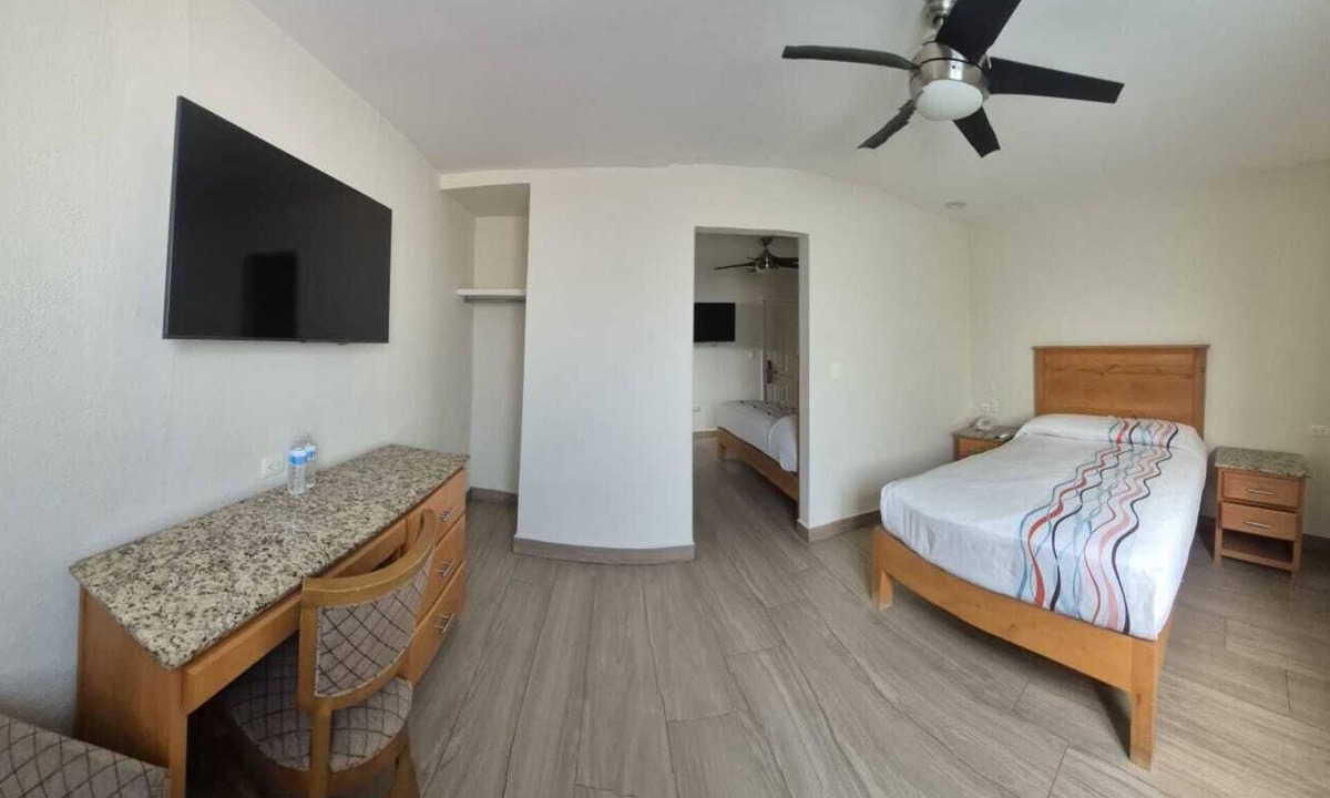 Avenida Revolucion Hotel | HOTEL BAJA