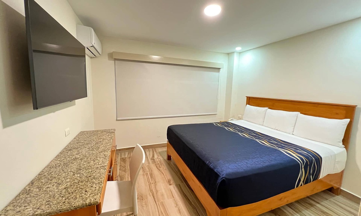 Avenida Revolucion Hotel | Hotel Catalina
