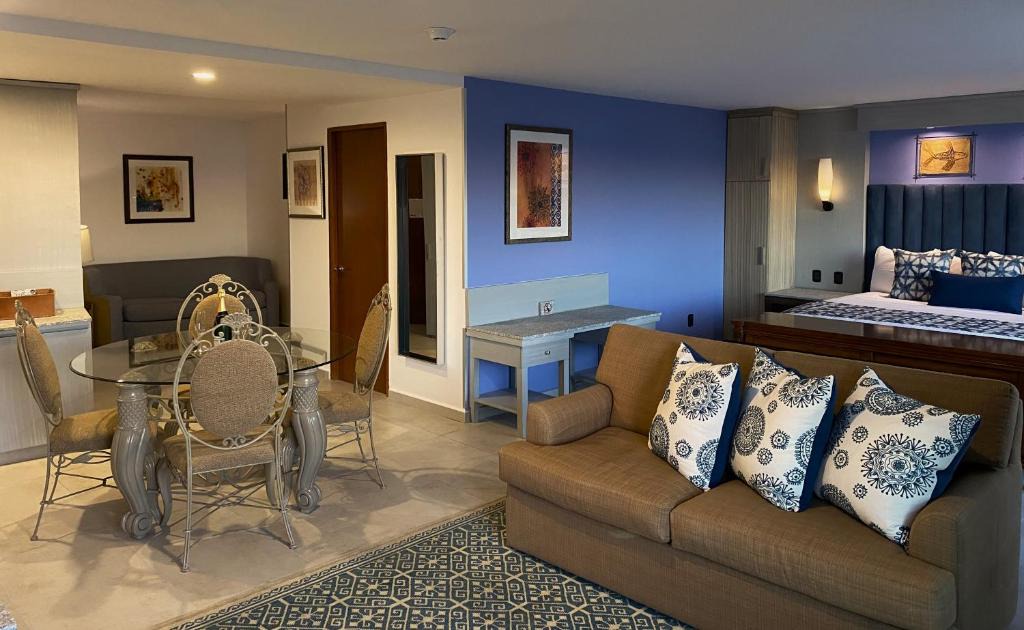Colina del Sol Hotel | Hotel HBlue Malecón
