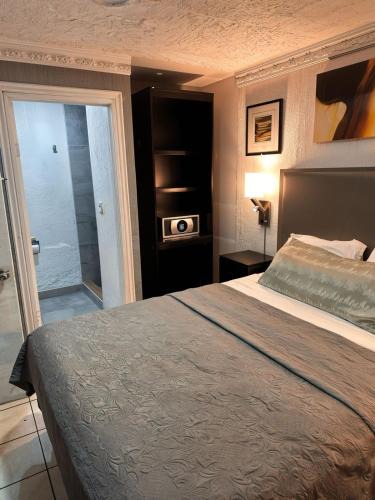 Avenida Revolucion Hotel | Hotel TJ Plaza