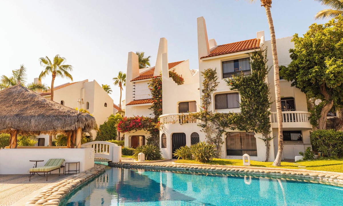 Campo de Golf Fonatur Condo | Hotel Zone convenience, with the comforts of home! Sleeps 6- King and 2 queens