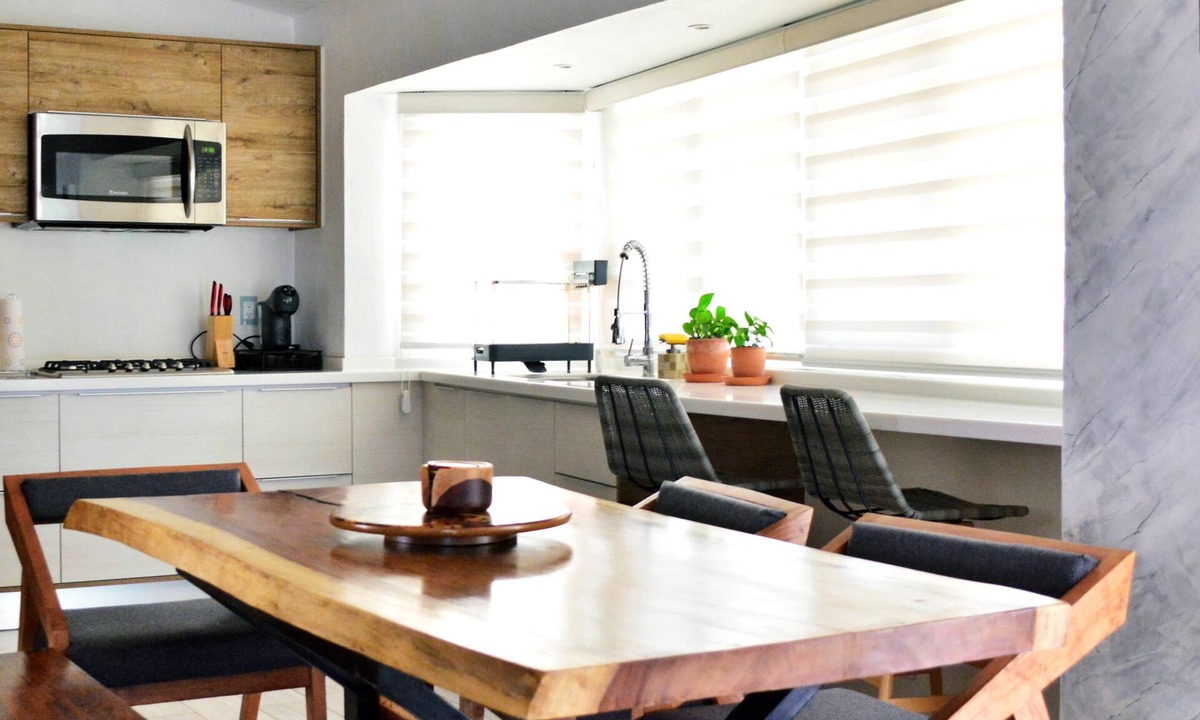 Manzanillo Apartment | House by the beach, wake up to the sound of the sea and everything at your fingertips.