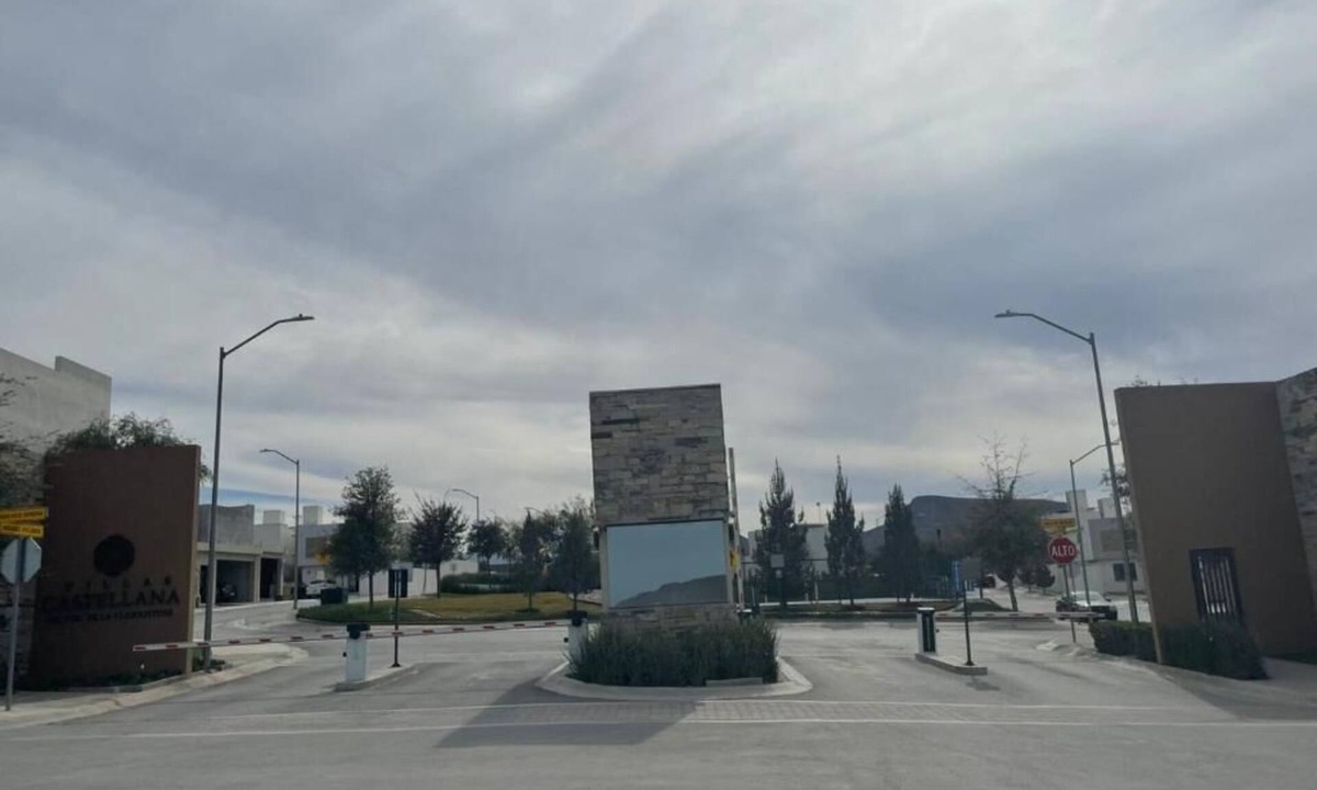 Saltillo House | House in gated community